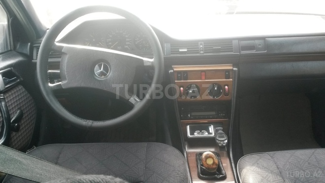 Mercedes E 230 1986, 229,995 km - 2.3 l - Bakı