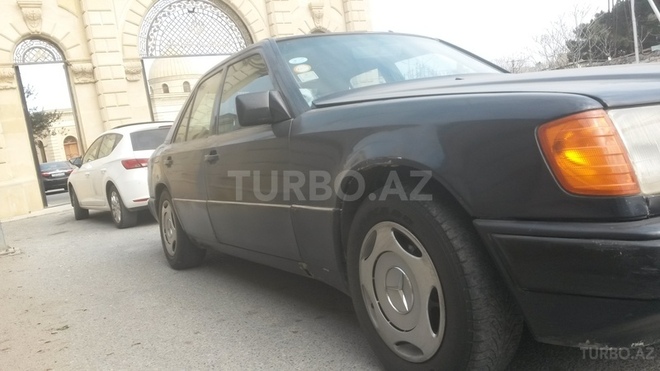 Mercedes E 230 1986, 229,995 km - 2.3 l - Bakı