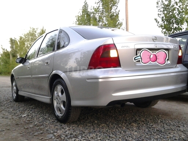 Opel Vectra 1999, 262,400 km - 1.6 l - Saatlı