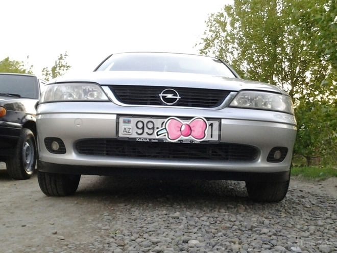 Opel Vectra 1999, 262,400 km - 1.6 l - Saatlı