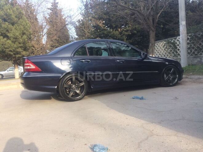 Mercedes C 320 2004, 240,000 km - 3.2 l - Sumqayıt