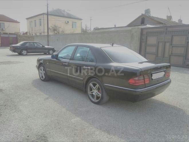 Mercedes E 240 1998, 247,563 km - 2.4 l - Sumqayıt