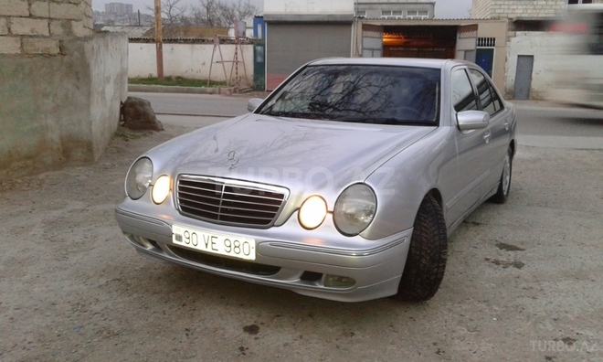 Mercedes E 220 2000, 350,000 km - 2.2 l - Bakı