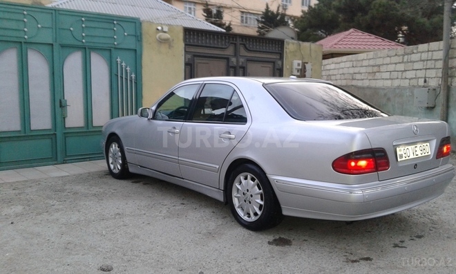 Mercedes E 220 2000, 350,000 km - 2.2 l - Bakı