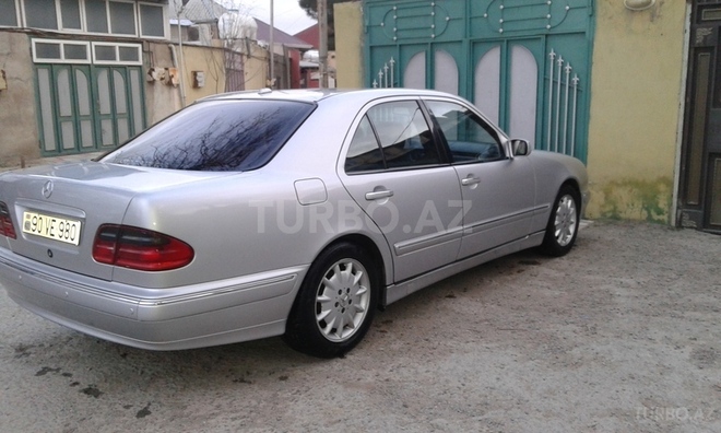Mercedes E 220 2000, 350,000 km - 2.2 l - Bakı