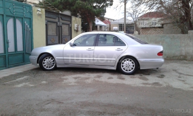 Mercedes E 220 2000, 350,000 km - 2.2 l - Bakı
