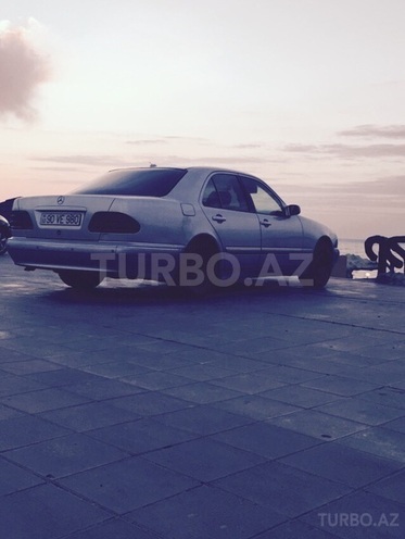 Mercedes E 220 2000, 350,000 km - 2.2 l - Bakı