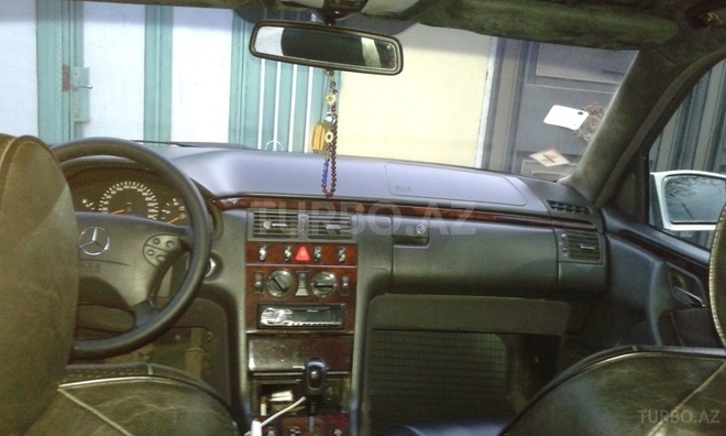 Mercedes E 220 2000, 350,000 km - 2.2 l - Bakı