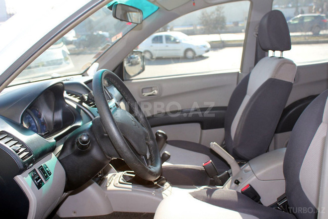 Mitsubishi L200 2007, 281,987 km - 2.5 l - Bakı