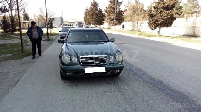 Mercedes E 230 1996, 250,000 km - 2.3 l - Sumqayıt