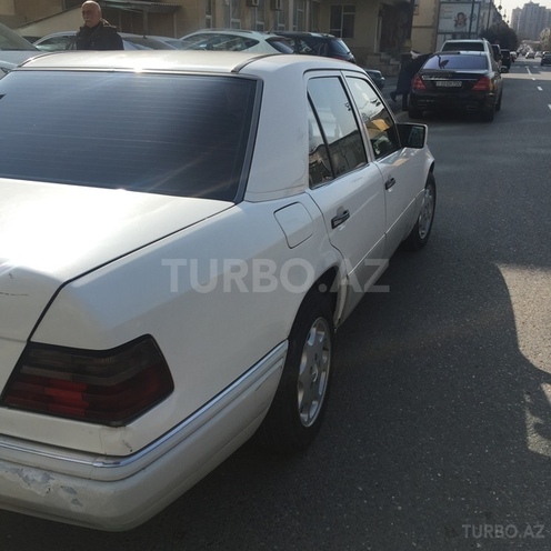 Mercedes E 200 1993, 262,891 km - 2.0 l - Bakı