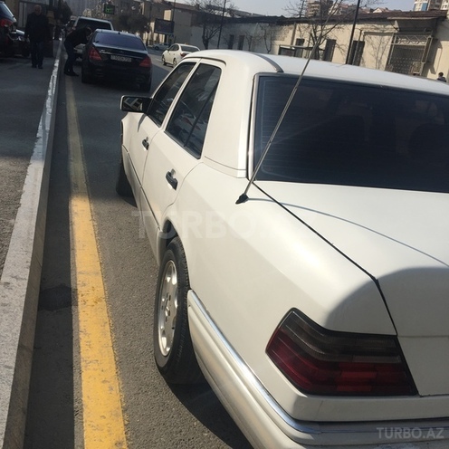 Mercedes E 200 1993, 262,891 km - 2.0 l - Bakı