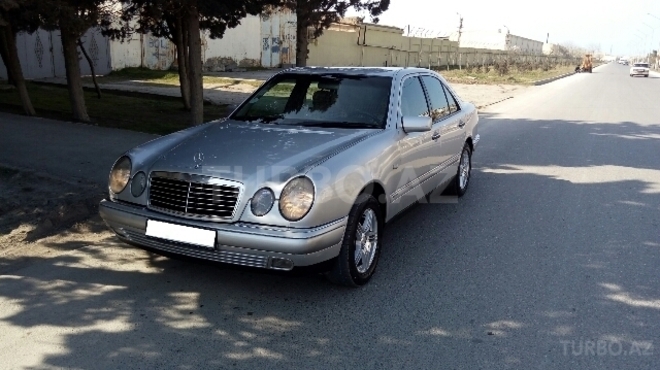 Mercedes E 220 1999, 229,000 km - 2.2 l - Sumqayıt