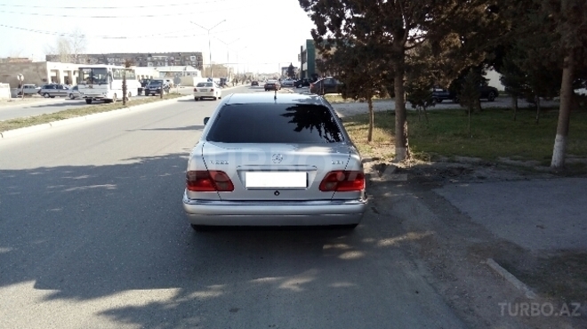 Mercedes E 220 1999, 229,000 km - 2.2 l - Sumqayıt
