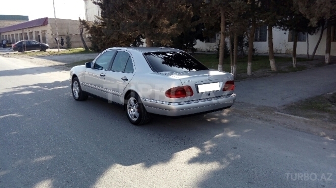 Mercedes E 220 1999, 229,000 km - 2.2 l - Sumqayıt