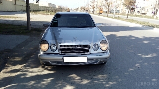 Mercedes E 220 1999, 229,000 km - 2.2 l - Sumqayıt