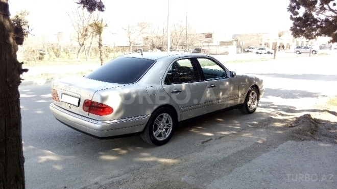 Mercedes E 220 1999, 229,000 km - 2.2 l - Sumqayıt
