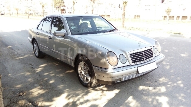 Mercedes E 220 1999, 229,000 km - 2.2 l - Sumqayıt