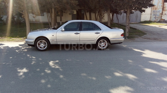 Mercedes E 220 1999, 229,000 km - 2.2 l - Sumqayıt