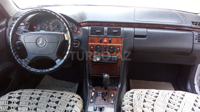Mercedes E 220 1999, 229,000 km - 2.2 l - Sumqayıt