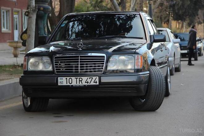 Mercedes E 200 1995, 257,000 km - 2.0 l - Gəncə