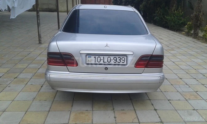 Mercedes E 270 2002, 210,500 km - 2.7 l - Bərdə