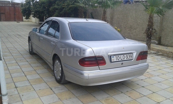 Mercedes E 270 2002, 210,500 km - 2.7 l - Bərdə