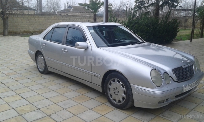 Mercedes E 270 2002, 210,500 km - 2.7 l - Bərdə