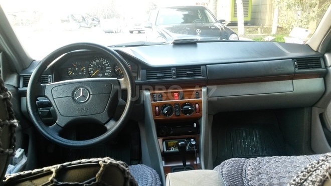 Mercedes E 220 1994, 340,000 km - 2.2 l - Bakı