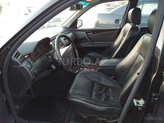 Mercedes E 270 2001, 220,000 km - 2.7 l - Naxçıvan