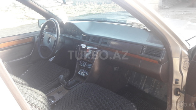 Mercedes E 250 1992, 400,000 km - 2.5 l - Biləsuvar