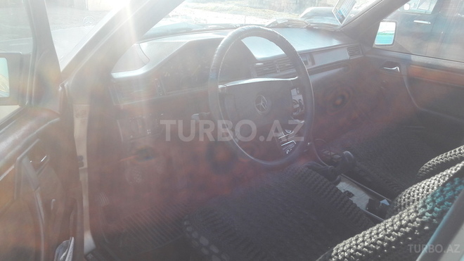 Mercedes E 250 1992, 400,000 km - 2.5 l - Biləsuvar