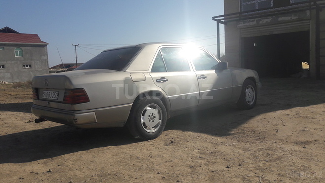 Mercedes E 250 1992, 400,000 km - 2.5 l - Biləsuvar