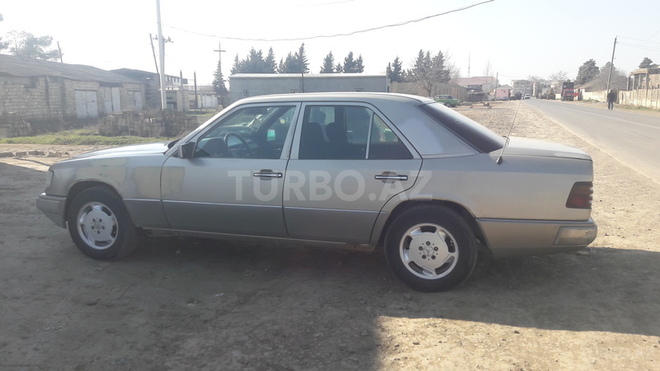 Mercedes E 250 1992, 400,000 km - 2.5 l - Biləsuvar