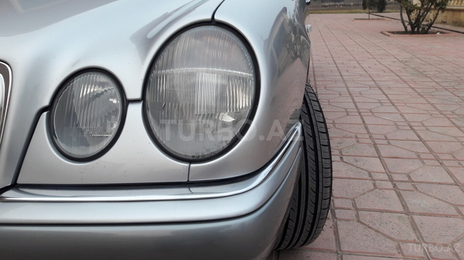 Mercedes E 200 1999, 144,000 km - 2.0 l - Bakı
