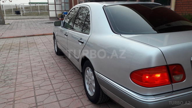 Mercedes E 200 1999, 144,000 km - 2.0 l - Bakı