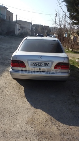 Mercedes E 240 1999, 285,000 km - 2.4 l - Sumqayıt