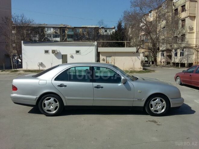 Mercedes E 240 1999, 285,000 km - 2.4 l - Sumqayıt