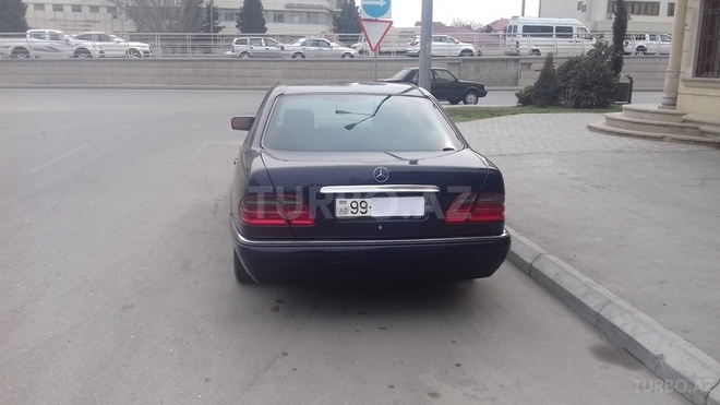 Mercedes E 220 1998, 300,000 km - 0.2 л - Bakı