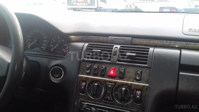 Mercedes E 220 1998, 300,000 km - 0.2 л - Bakı