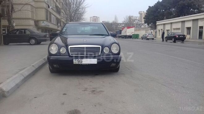 Mercedes E 220 1999, 255,000 km - 2.2 l - Bakı