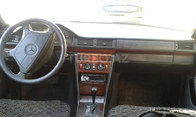 Mercedes E 280 1995, 269,140 km - 2.8 l - Bakı