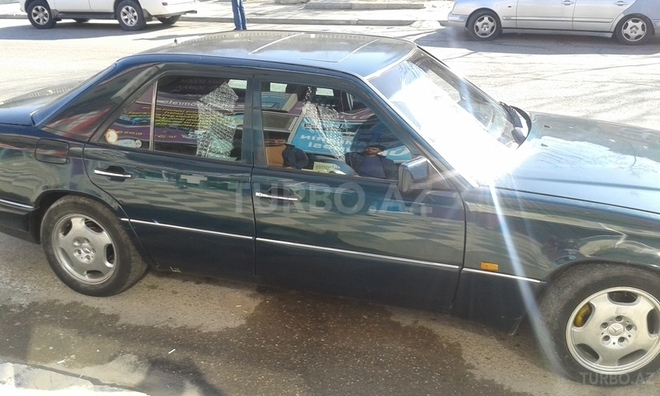 Mercedes E 280 1995, 269,140 km - 2.8 l - Bakı