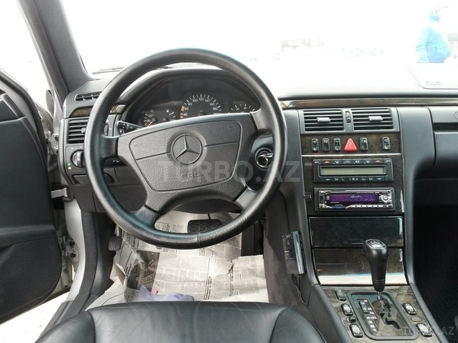 Mercedes E 240 1998, 156,700 km - 2.4 l - Bakı