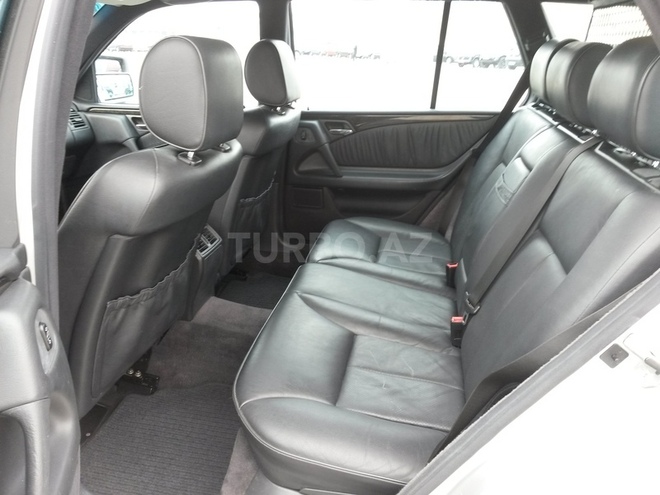 Mercedes E 240 1998, 156,700 km - 2.4 l - Bakı