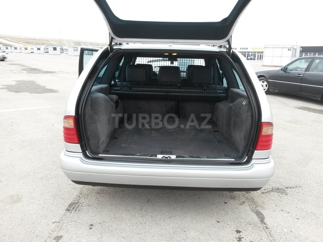 Mercedes E 240 1998, 156,700 km - 2.4 l - Bakı