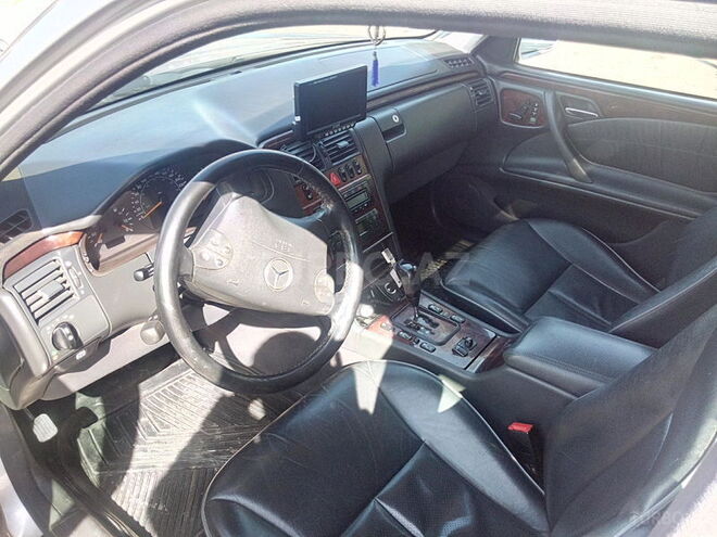 Mercedes E 320 2000, 223,000 km - 3.2 л - Bakı