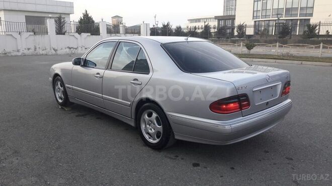 Mercedes E 220 2001, 267,762 km - 2.2 l - Bakı