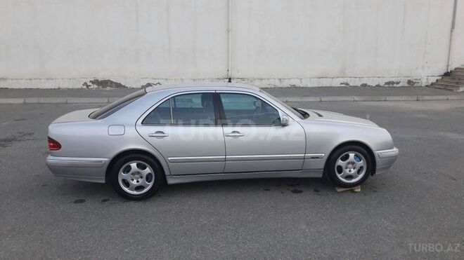 Mercedes E 220 2001, 267,762 km - 2.2 l - Bakı