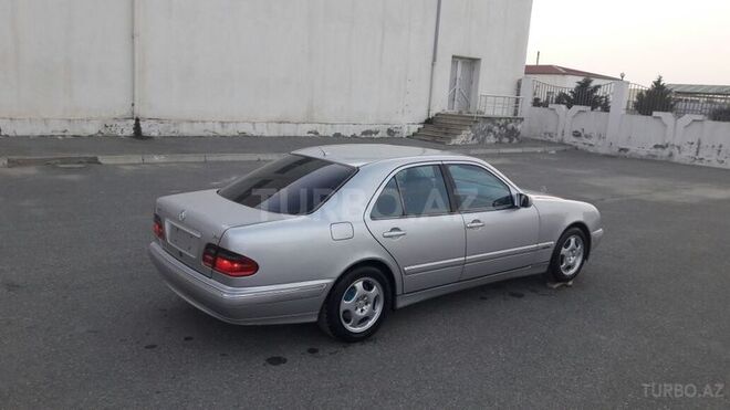 Mercedes E 220 2001, 267,762 km - 2.2 l - Bakı